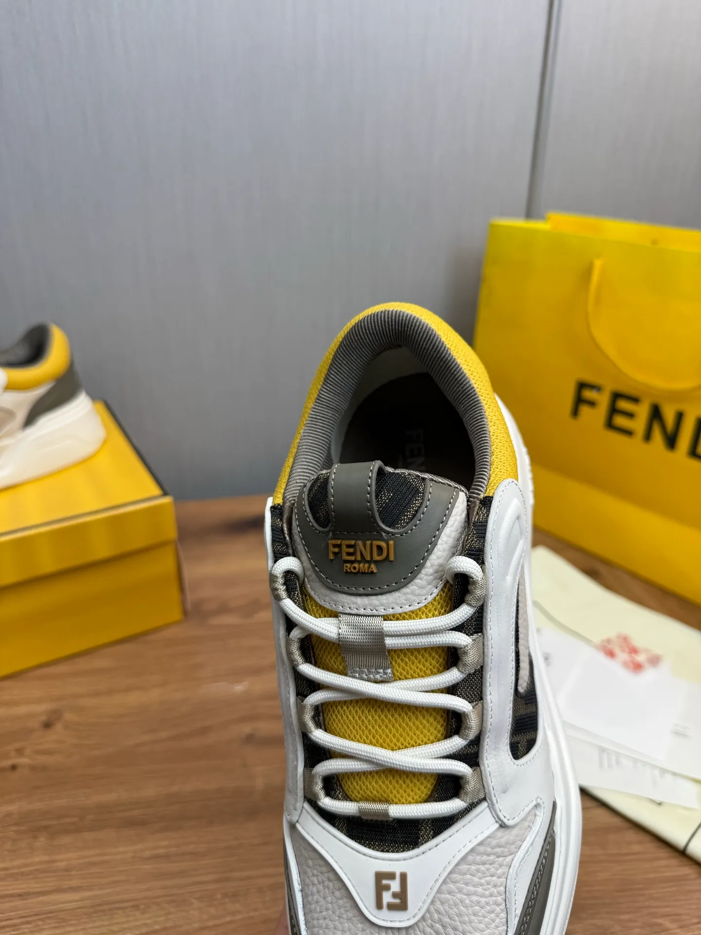 Men's shoes 💰780💰 Fendi (FENDI) men's model official website 1:1 replica ⬆️ The latest hot sale 🔥Original cowhide stitching - Comfortable mesh lining Original outsole ✅Ready stock 38-45 (38.45 non-refundable)